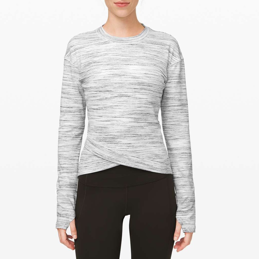 Lululemon close to crossing Long sleeve pullover